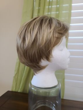 Short Light Brown Pixie Wig for Women — Soft Natural Texture